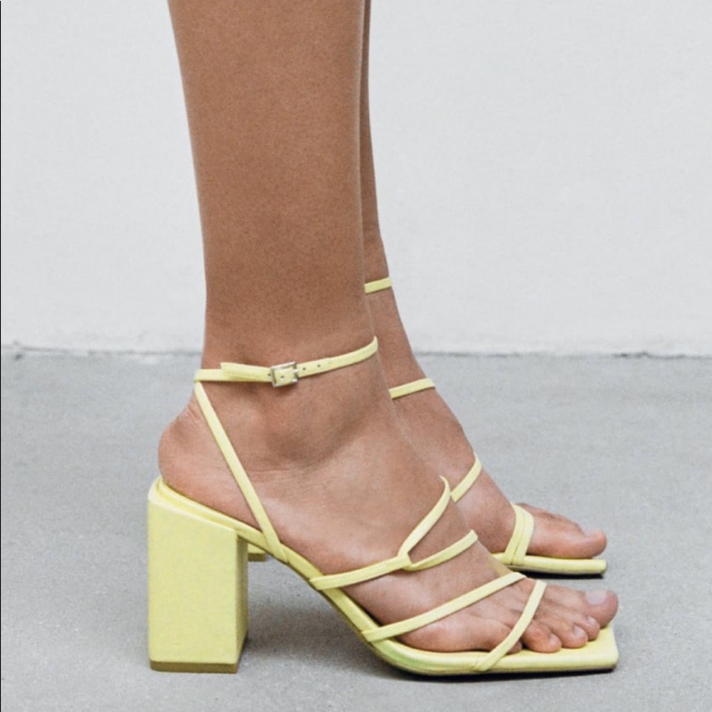 NWOT HEELED SQUARE TOE ANKLE STRAP SANDALS
